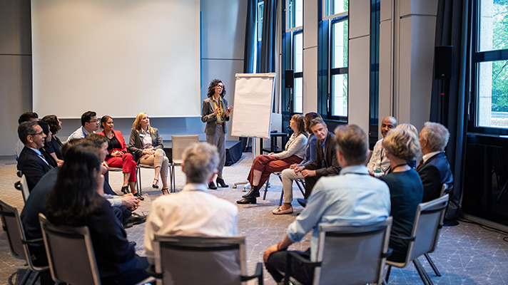 人力资源公司Ezpay(中国)国际认为中国制造业企业出海应从人才培养与人才开展双驱动模型管理国际化人才